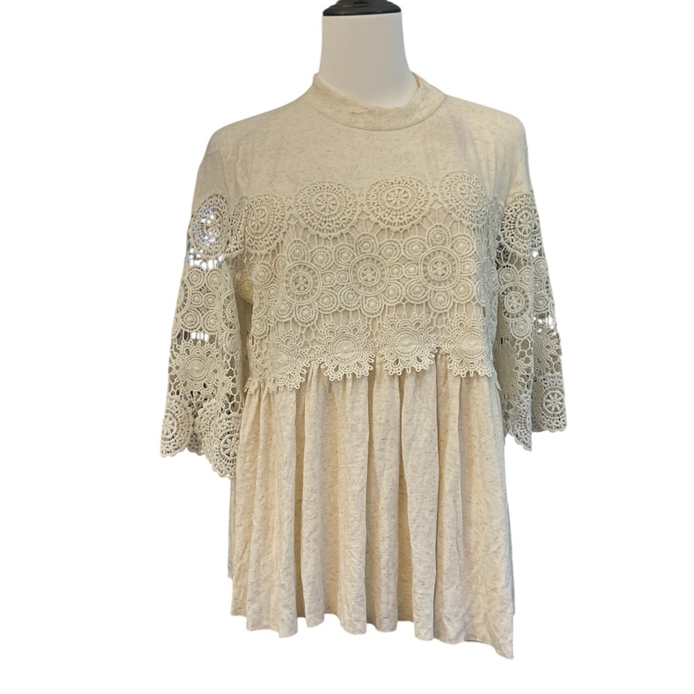 American Eagle Outfitters Cream Tan 3/4 Sleeve Blouse. Size Medium